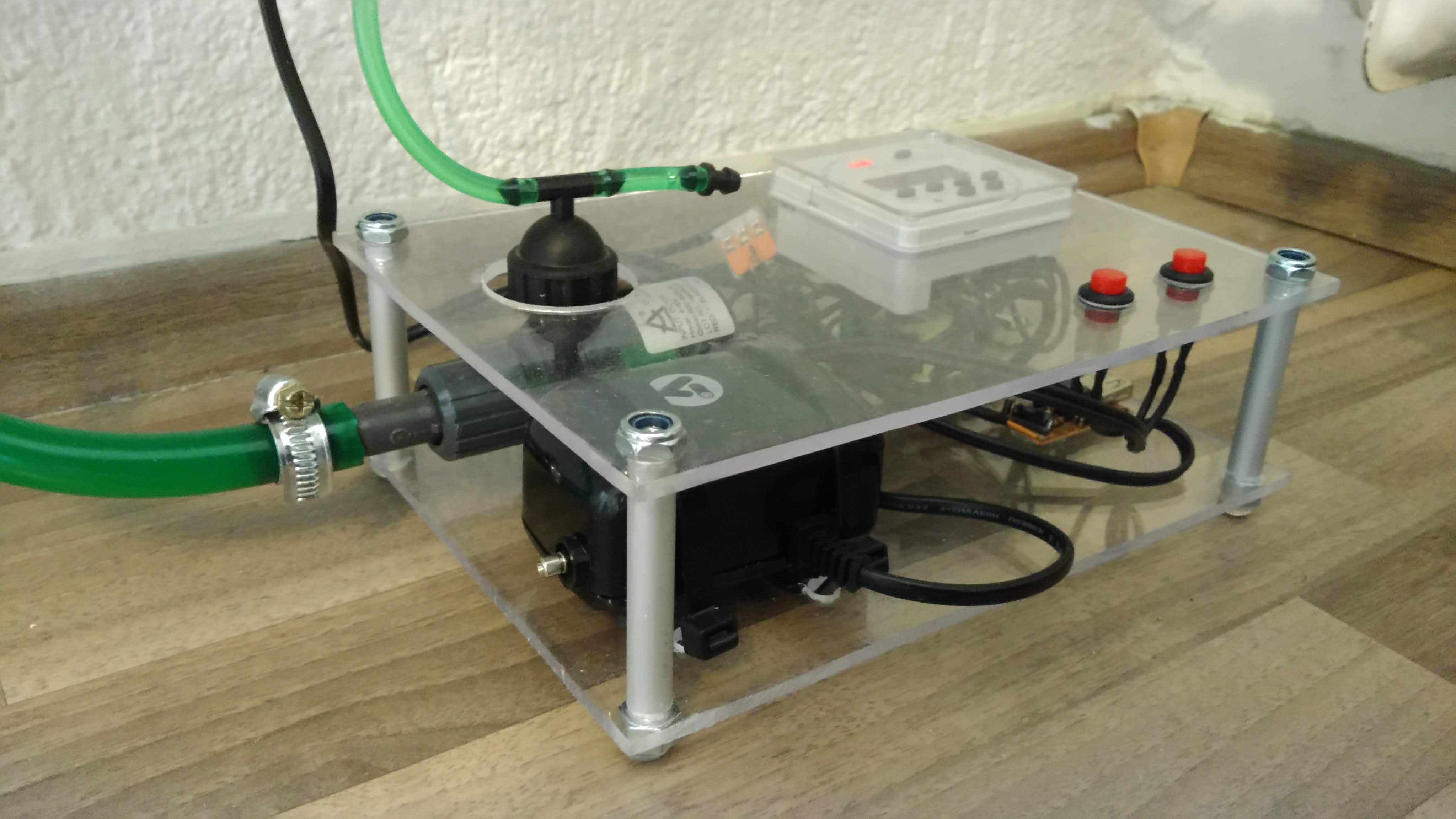 Pump and timer relay in hydroponics